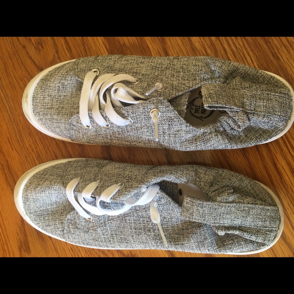 Ladies slip on tennis shoes